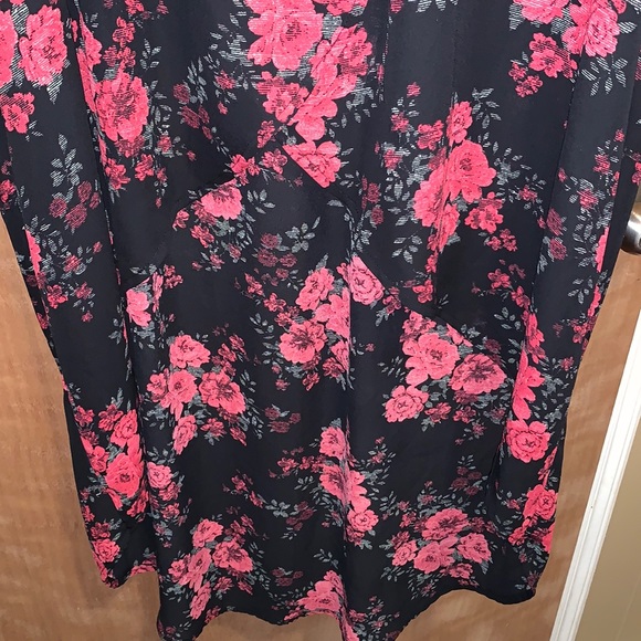 Torrid Hi-Lo Surplice top sz 3 - Picture 5 of 10